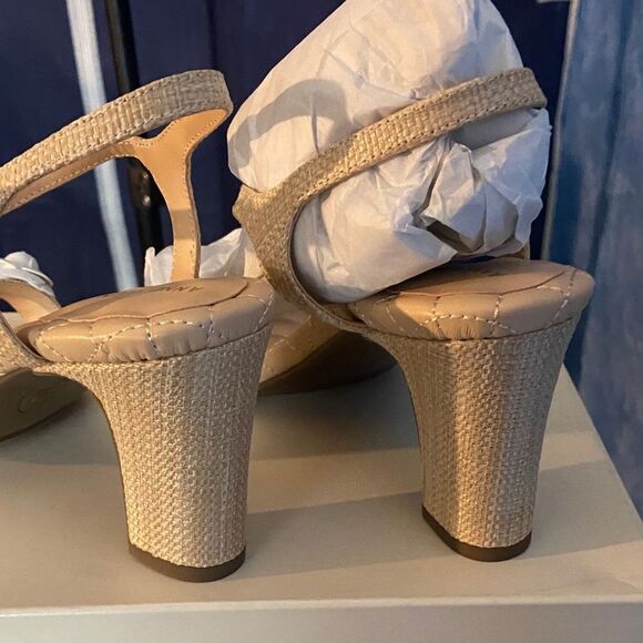 Anne Klein Beige Heeled Sandals with Floral Detail sz 9m, SL3-138s016 - Picture 2 of 3